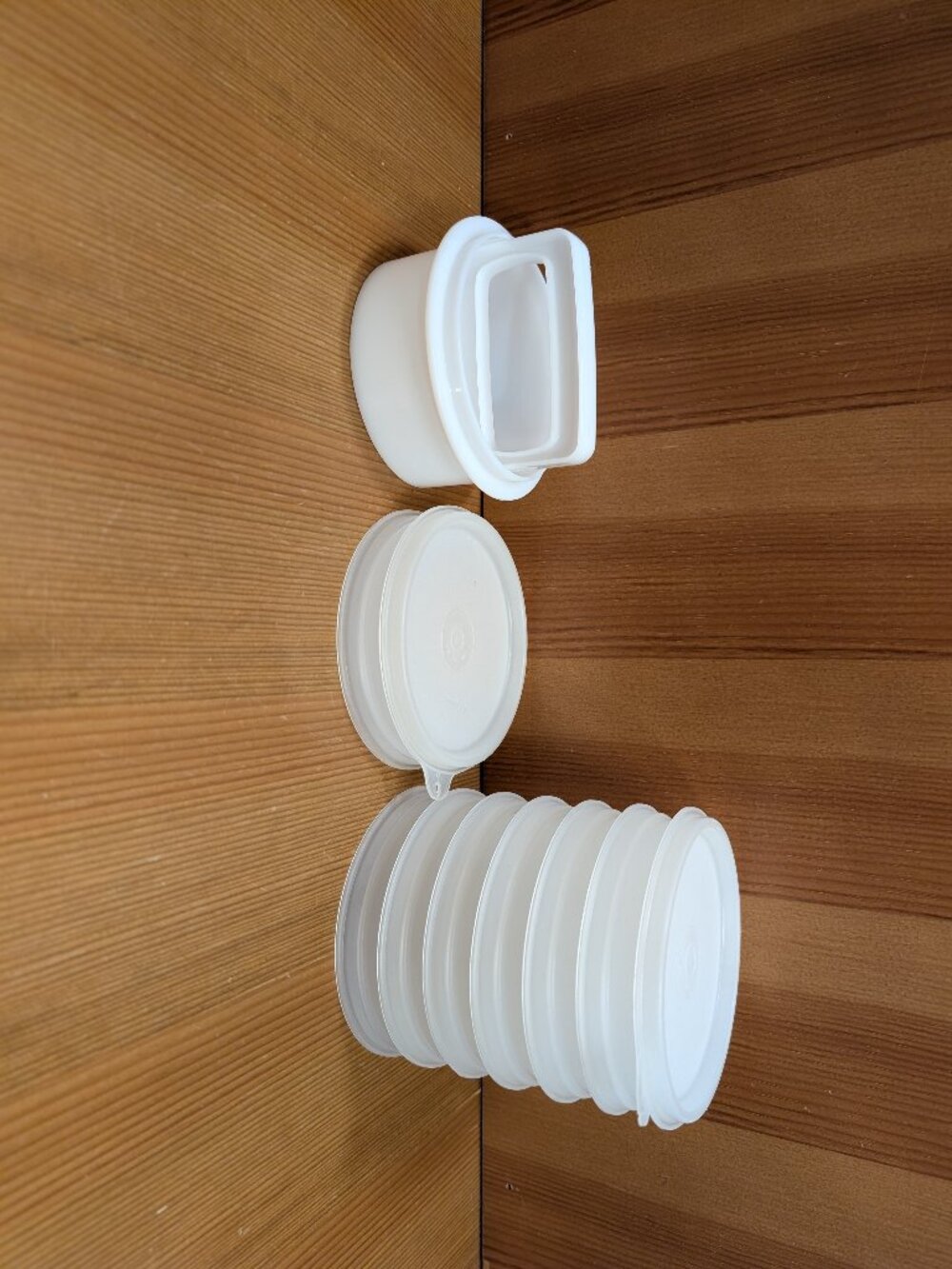 Tupperware Lot (7) Quarter Pounder Hamburger Keepers 882 w/Ring Press & Lids EUC
